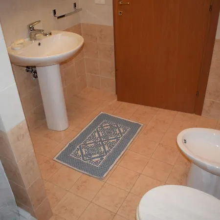 Kalos Apartment *
