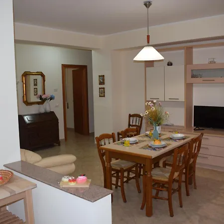 Kalos Apartment *