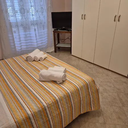 Kalos Apartment *